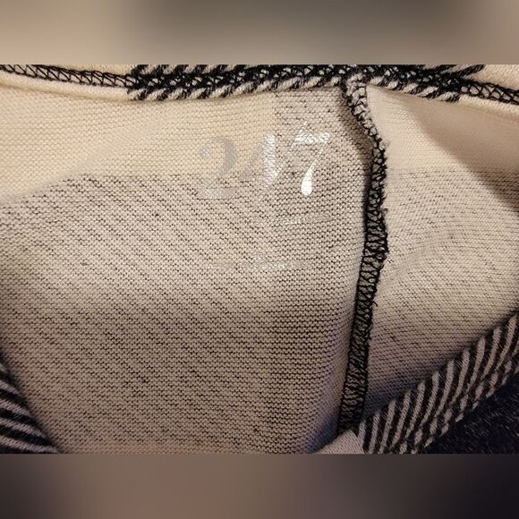 Maurices 24/7 brand. Black and White with bat wing 3/4 sleeve sweater. Size M - Picture 5 of 7